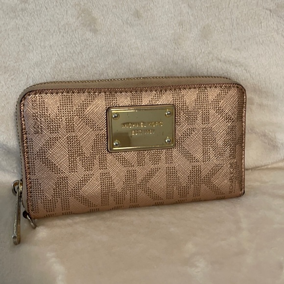 Michael Kors Handbags - Michael Kors rose gold wallet!
